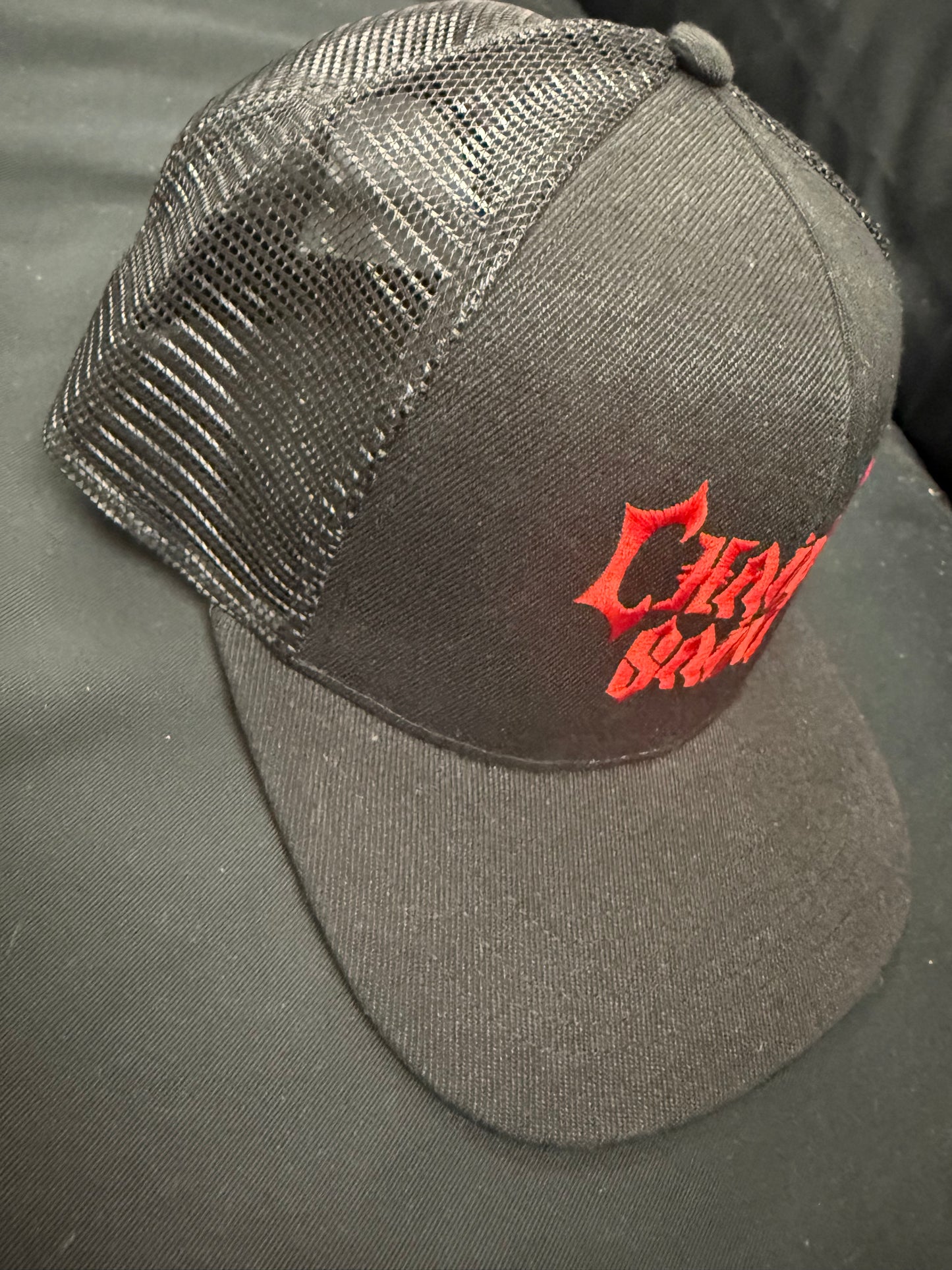 TRUCKER HAT RED EMBROIDERED LOGO